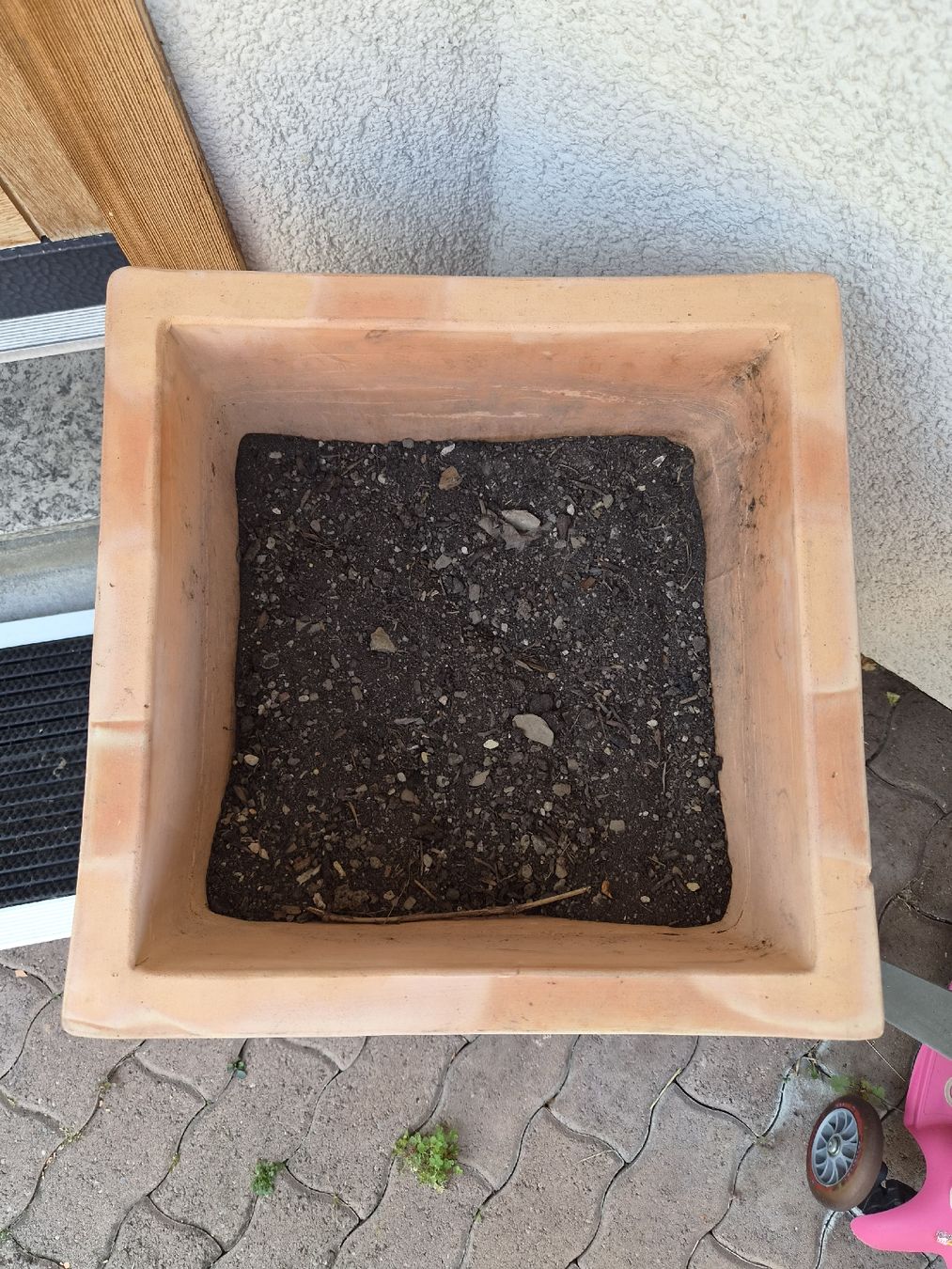 Blumentöpfe: Blumentopf Terrakotta gross mit Schäden 2 Stück – Gebraucht aus Ringgenberg BE von Jen_0885 2
