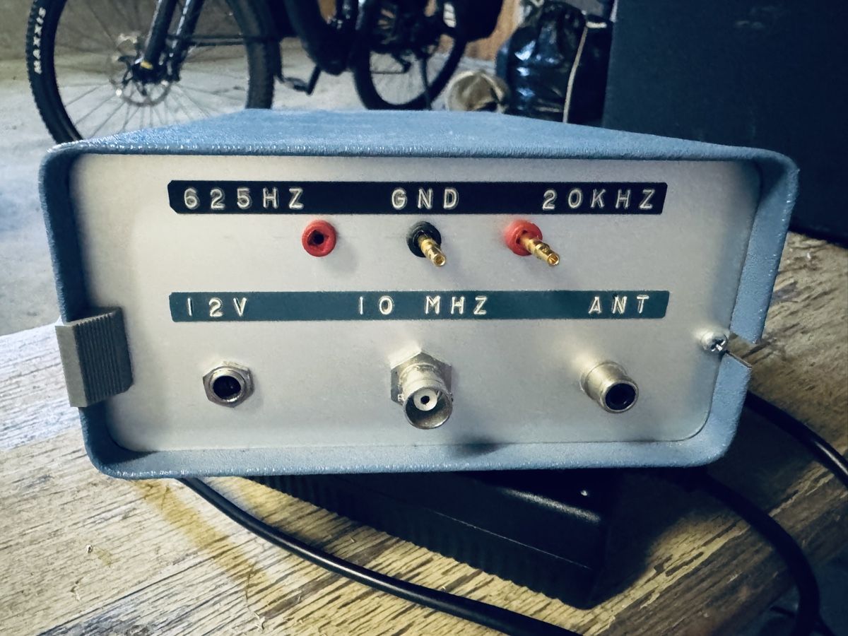 Technique de radiocom: Frequenznormal Eigenbau HB9AIV – D'occasion à Sternenberg par Mcfraui 2