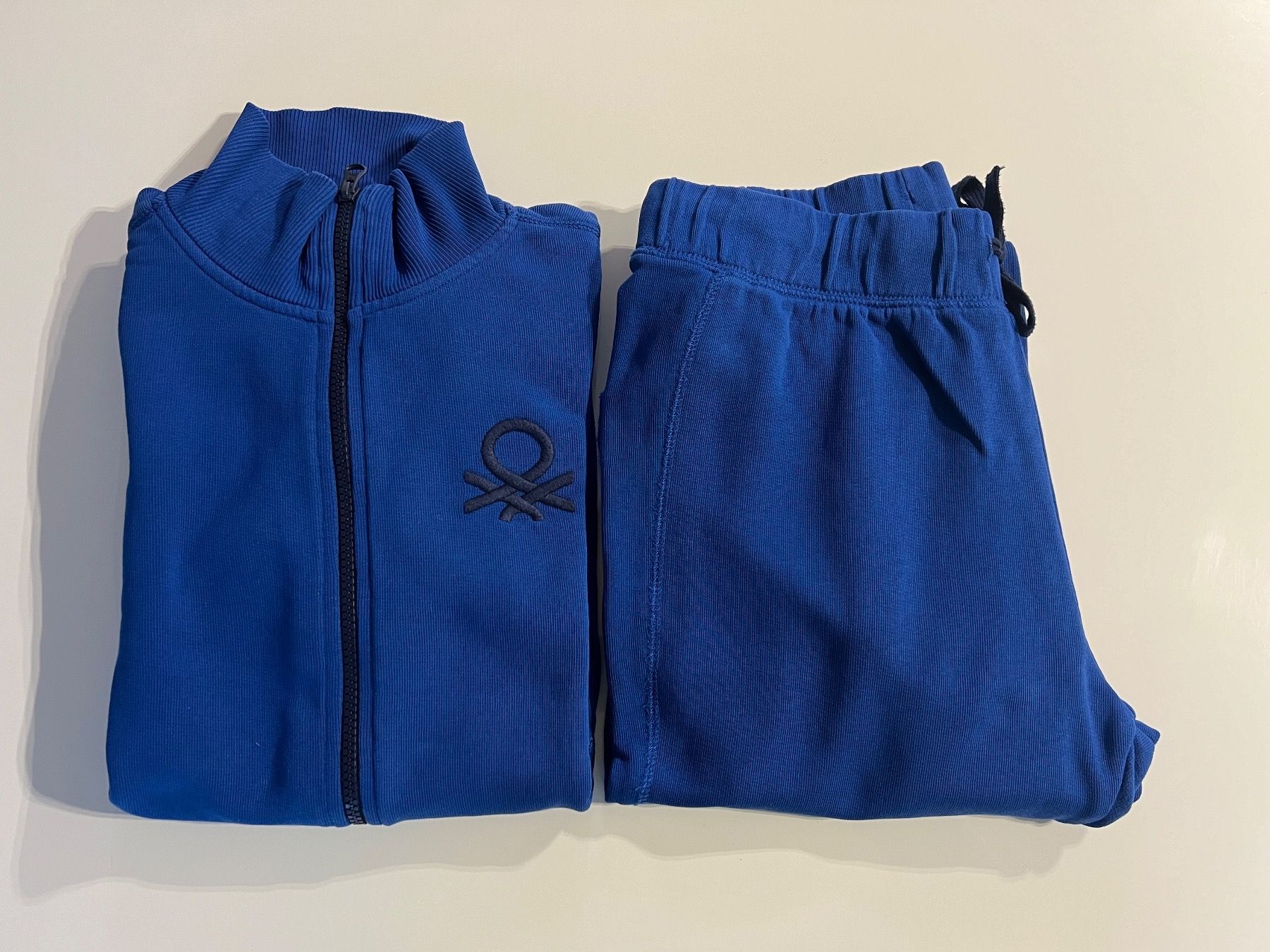 Benetton Kleiderpakete & -sets: Jogging sur vêtement Benetton bleu – Neu (gemäss Beschreibung) aus Cologny von PEACEANDLOVE