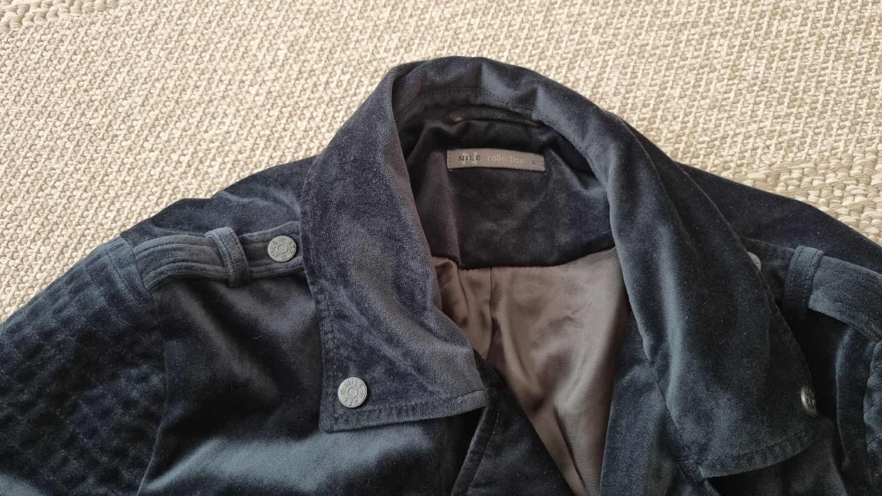 Nile Giacche: Jacke aus Samtstoff dunkelgrün – Nuovo (secondo la descrizione) da St. Gallen venduto da Isabelle1234 2