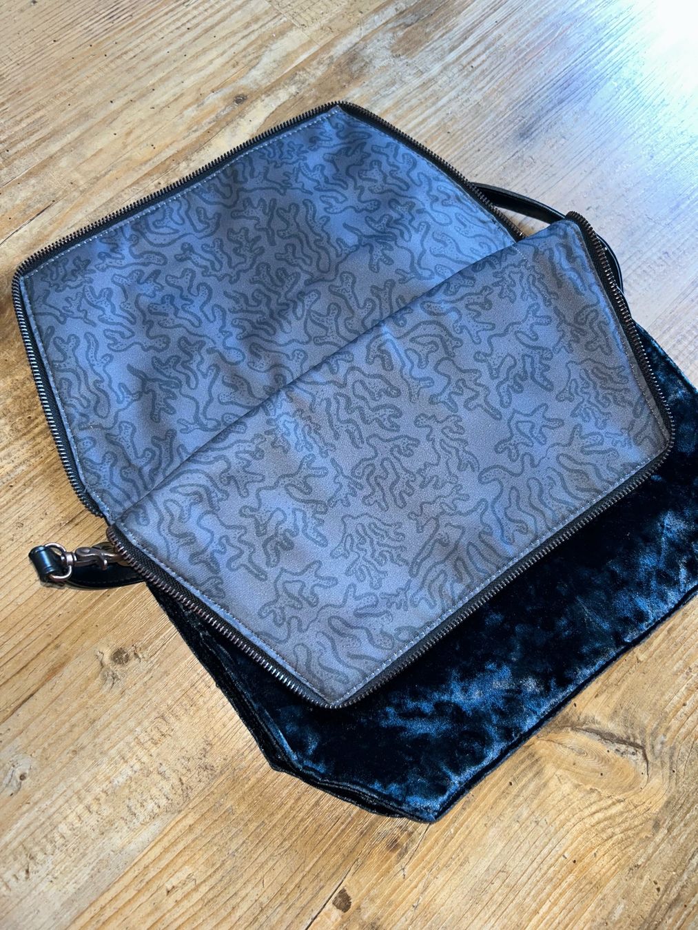 Taschen für Damen: Handtasche Nikita - neuwertig – Neu (gemäss Beschreibung) aus Safenwil von 2hand_aber_wertvoll 2