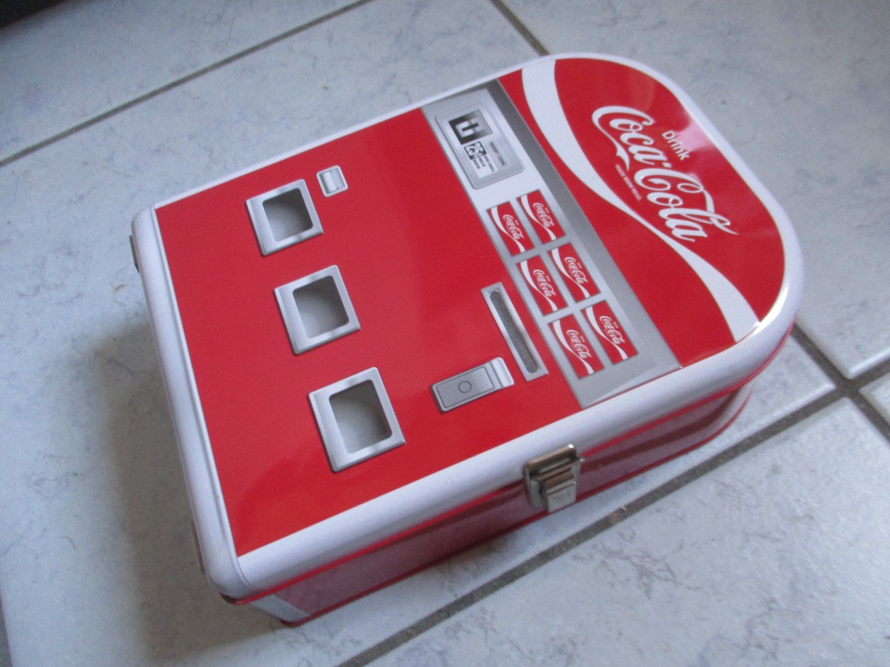 Coca-Cola Altro in Decorazioni & Accessori: Blechdose Coca Cola Getränkeautomat – Usato da Birsfelden venduto da alles-muss-raus
