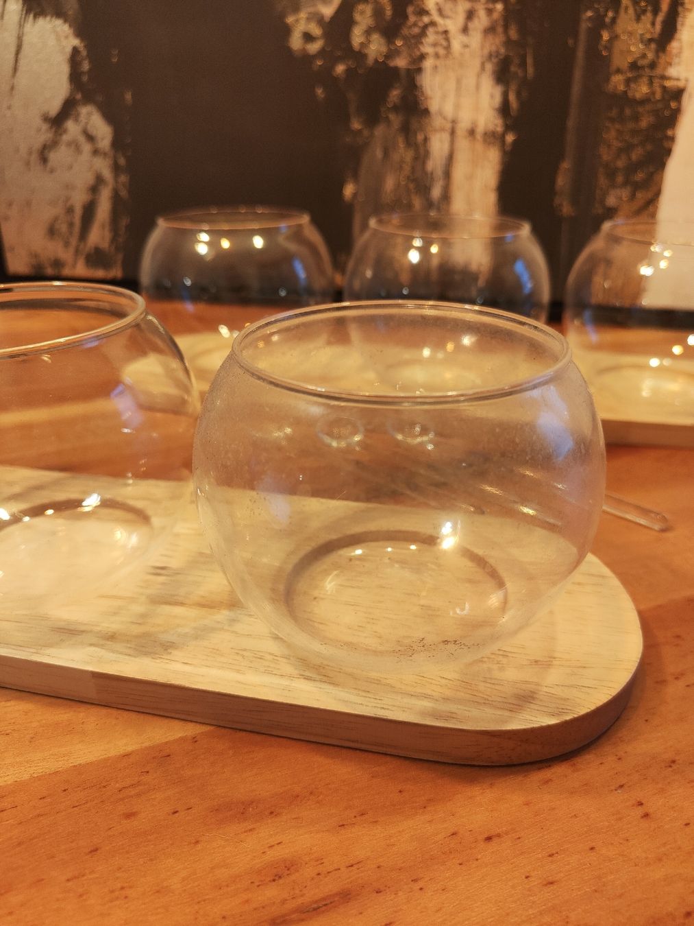 Migros Bicchieri: Serviergläser mit Holzbrettli und Glas-Löffeli – Usato da Windisch venduto da ID_MAF 1