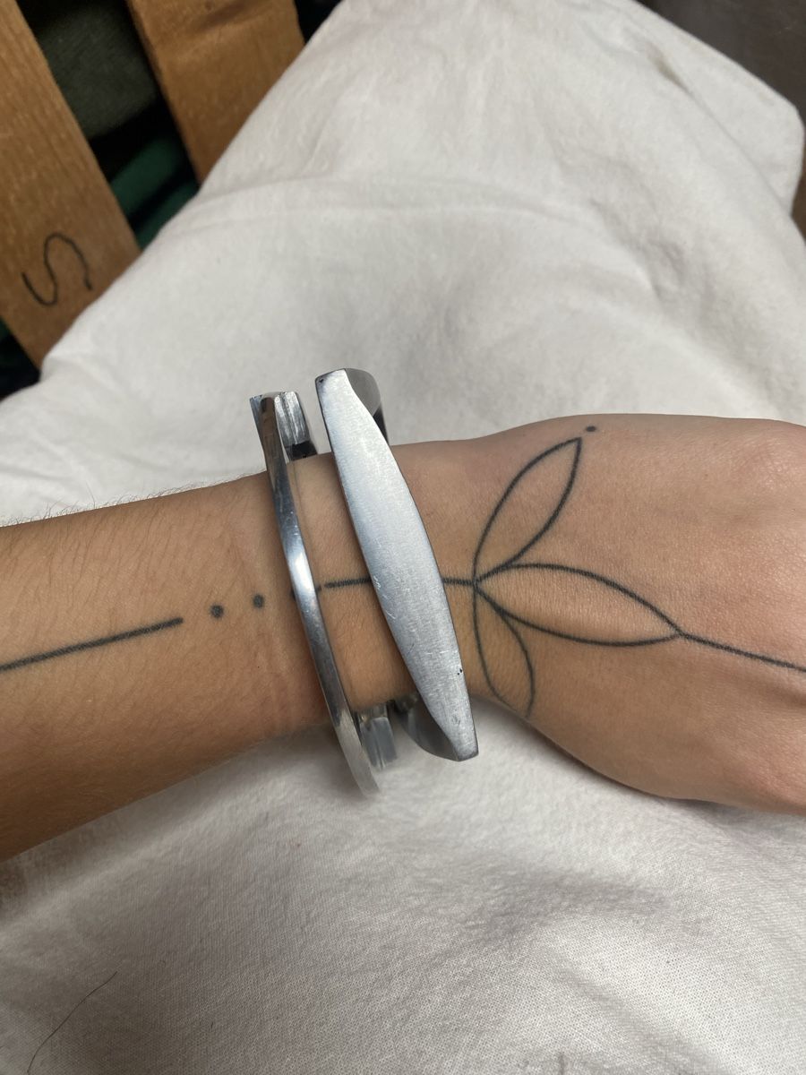 Bracciali & Braccialetti: Metall Armreifen 2 Stück – Usato da Rehetobel venduto da Norea69 1