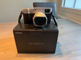 Fujifilm X100VI in Silber / Wie neu und wenig Auslösungen
