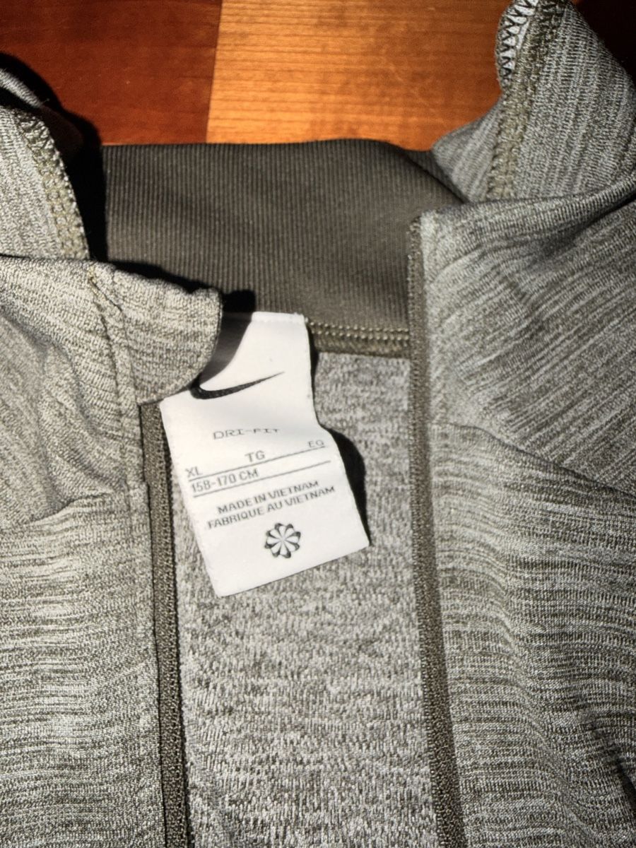Nike Jacken & Mäntel: Nike Trainingsjacke Kinder 158-170 cm – Gebraucht aus Frauenfeld von isa_zph6 1
