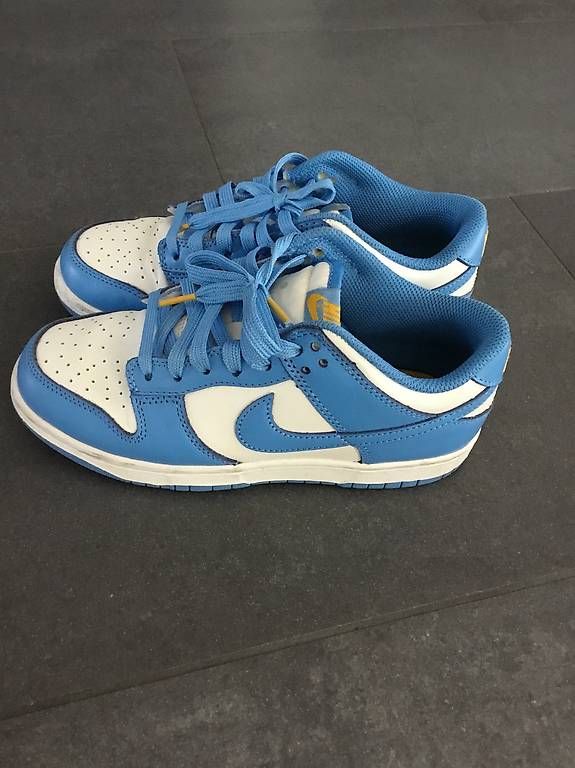 Nike Scarpe da donna: Nike Schuhe Grösse 36,5 – Usato da Niederlenz venduto da Naluchi