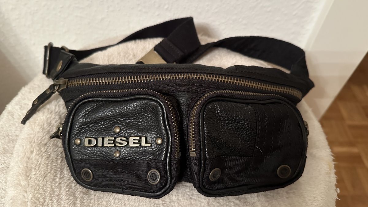 Diesel Sacs: DIESEL Bauchtasche schwarz Leder – Neuf avec emballage d'origine à Zürich par Rammis