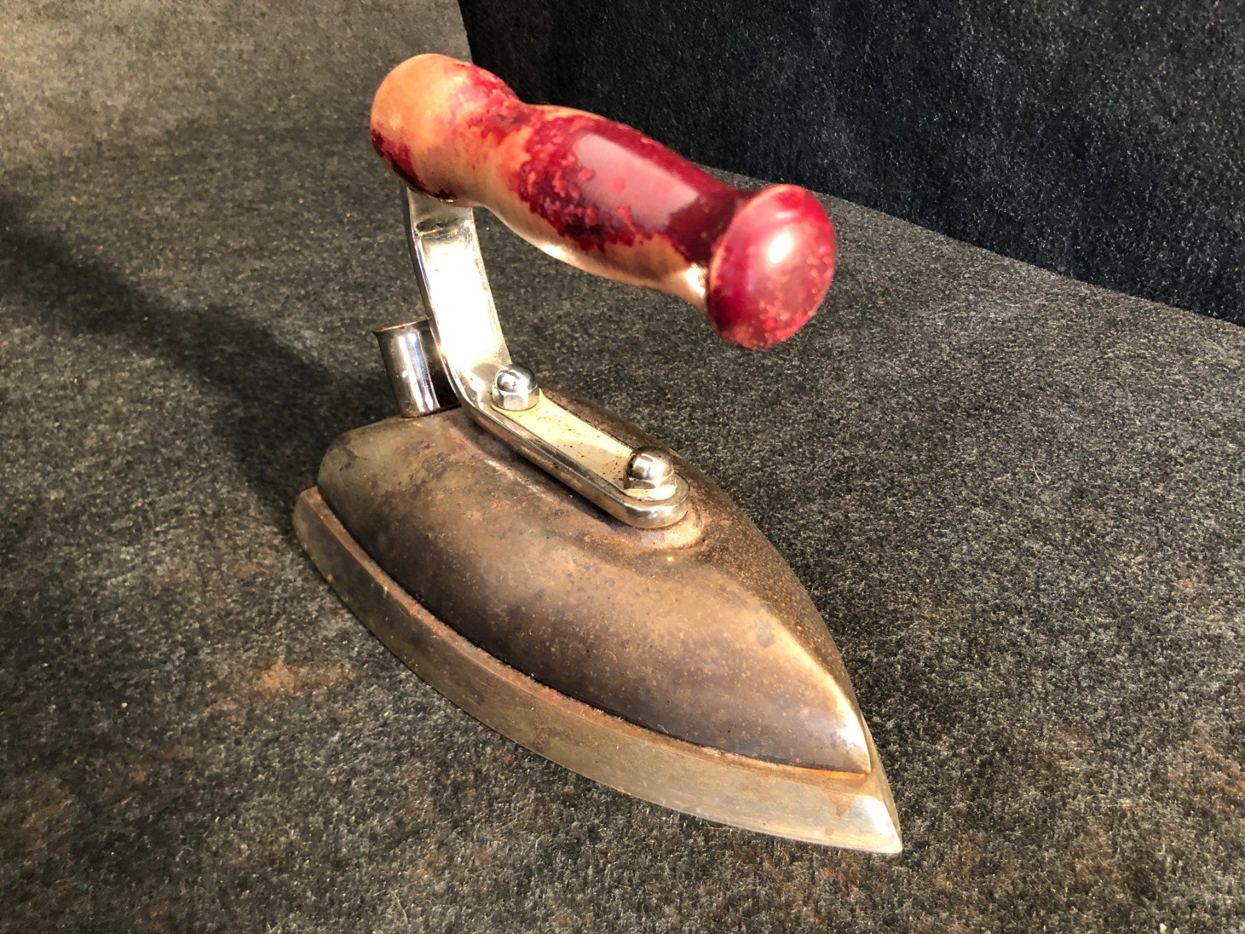 Bügeleisen: Ancien fer à repasser. Cometa. – Gebraucht aus Saignelégier von Dubois_Vintage 2