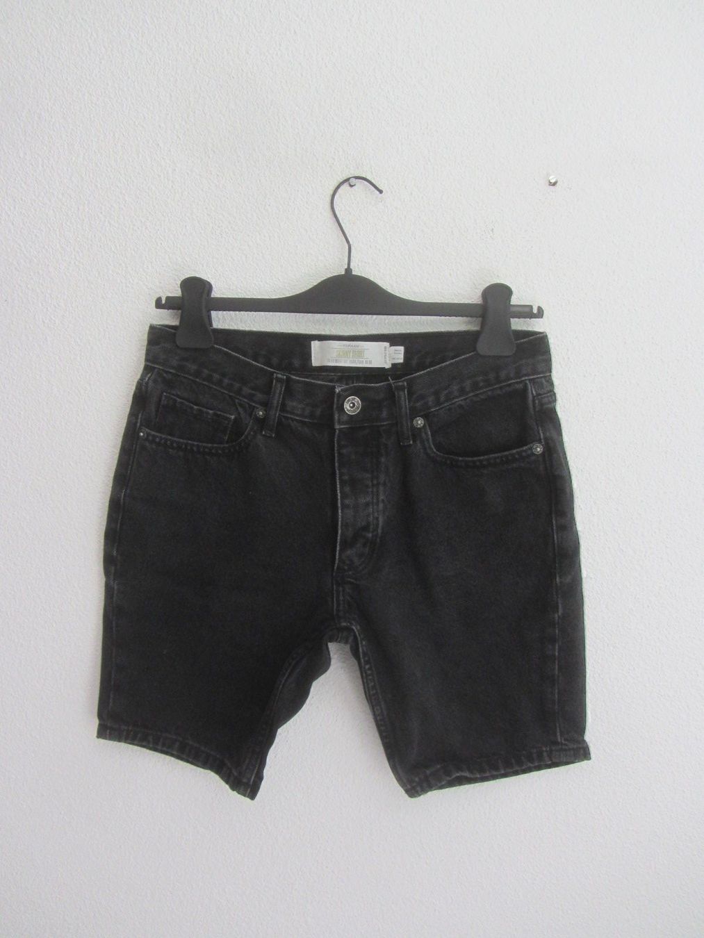 Jeans: TOPMAN - Jeansshorts schwarz 30 – Usato da Zürich venduto da Diazaio