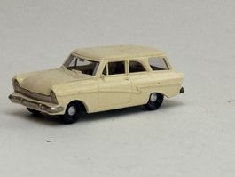 GB5- Brekina Ford Taunus 17 M Kombi creme