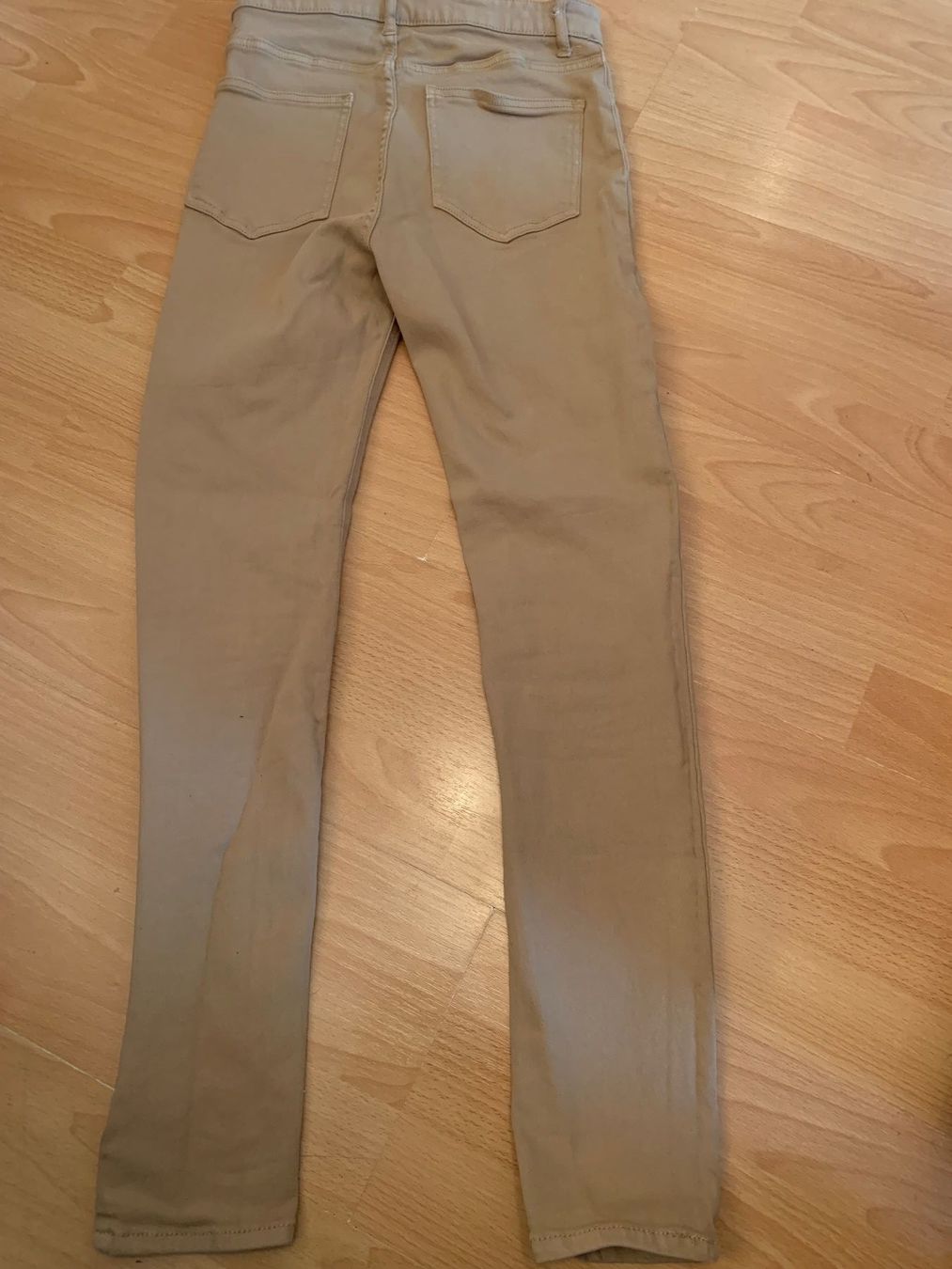 Hosen: Joli pantalon stretch Jennyfer t. 36 – Gebraucht aus MEYRIN von Gwendo10 2