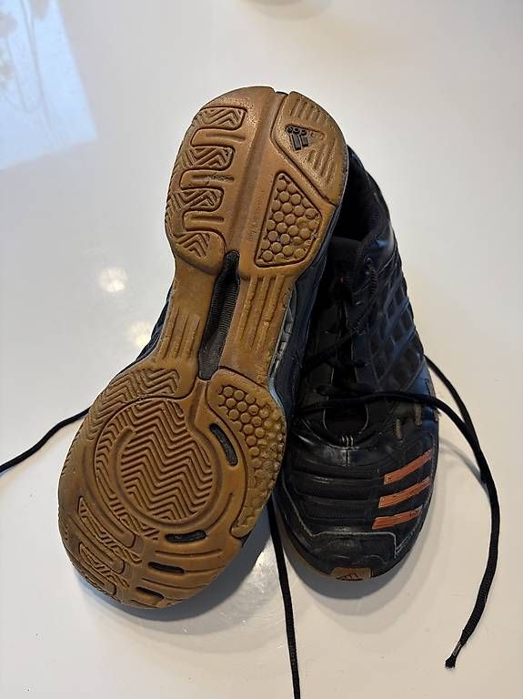 Adidas Scarpe da uomo: Adidas Hallenschuhe 44 2/3 – Usato da St. Gallen venduto da lei_529d 1