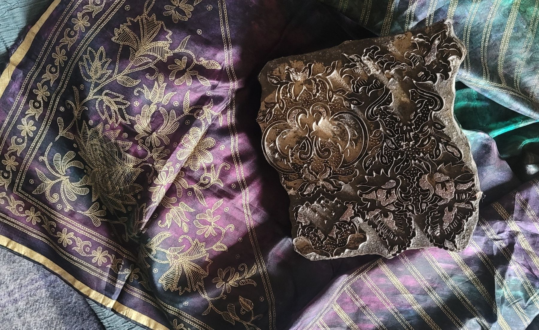 Timbri: Bloc d'impression textile ancien, décor floral unique – Usato da Genève venduto da uneautresaison 2