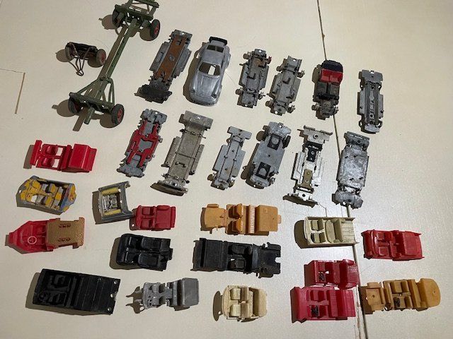 Dinky Toys Modellautos: chassis et intérieurs miniatures – Defekt aus Ursy von DK8