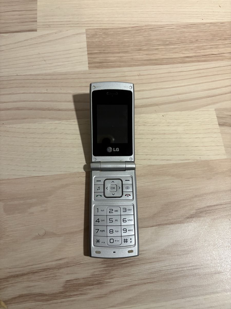 LG Telefoni cellulari / Smartphones: Téléphone à clapet LG – Usato da Cugy FR venduto da K78 1