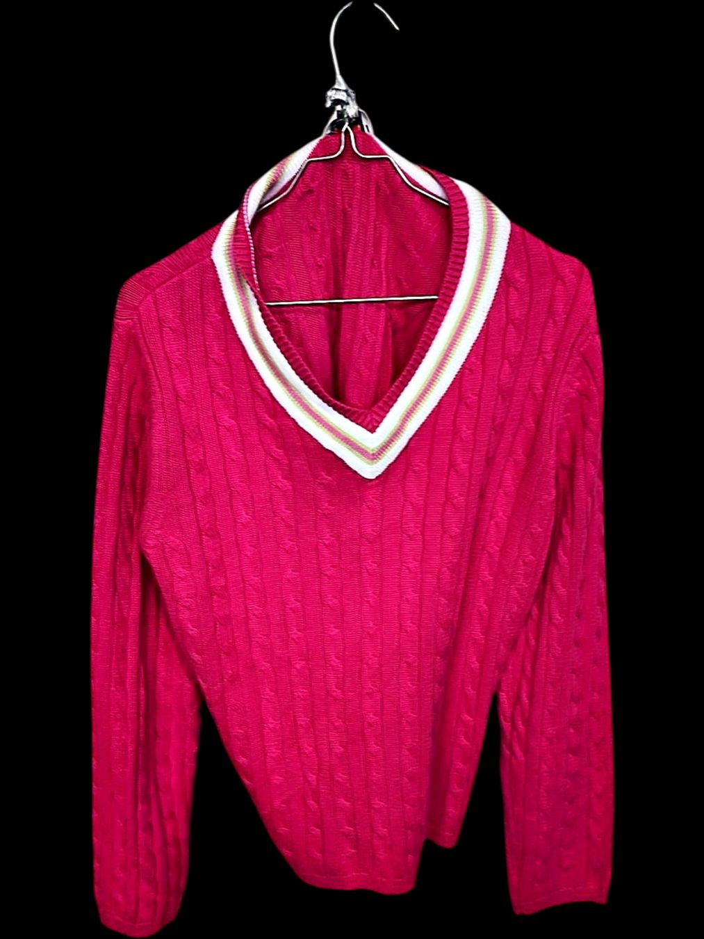 Maglioni & Felpe: Rosa Zopfstrick-Pullover mit V-Ausschnitt und weißem Besatz – Usato da Zug venduto da vinokilo 1