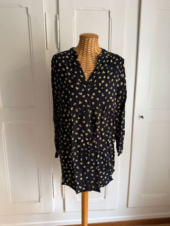 Kleidchen dunkelblau-gelb geblümt 38