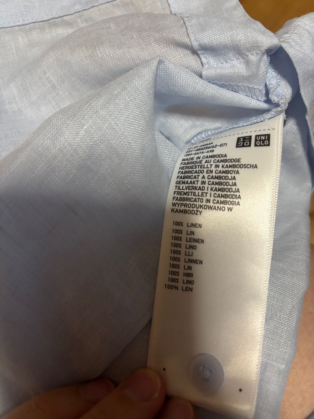 Uniqlo Camicette: Hellblaue Uniqlo Leinenbluse – Usato da Zürich venduto da lexiea 2