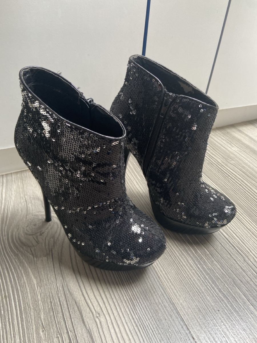 Rainbow Damenschuhe: Stiefelette mit Pailletten – Gebraucht aus Sirnach von SpeedyGT