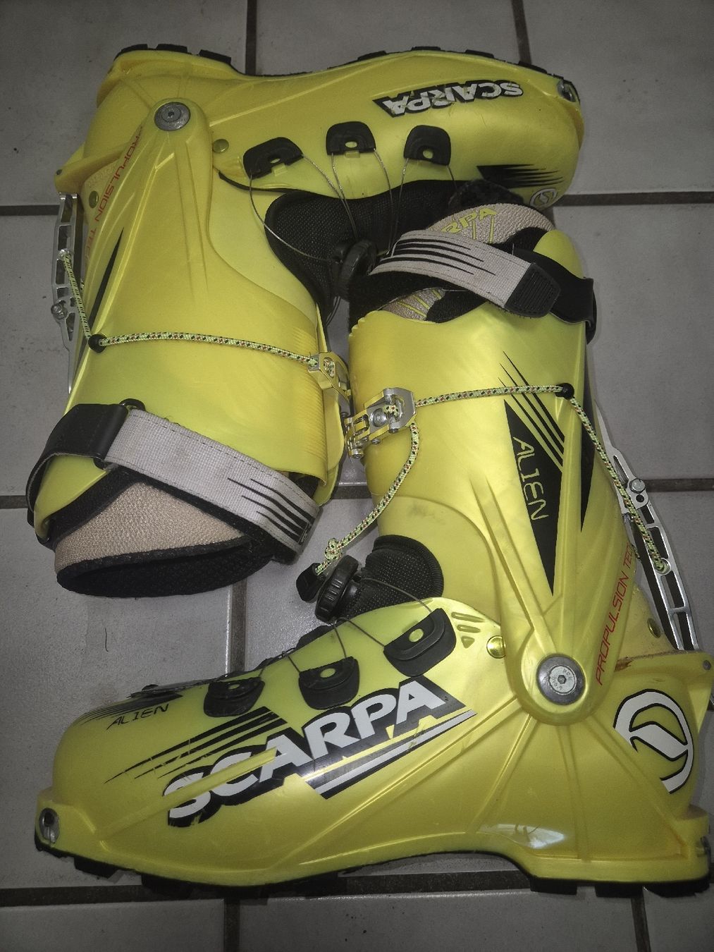 Scarpa Scarpe da uomo: Scarpa Alien 1.0 28.0 – Nuovo (secondo la descrizione) da Porrentruy venduto da jer_6hmq