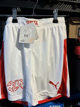 Puma Shorts Schweiz weiss/rot mit Etikett Grösse 128