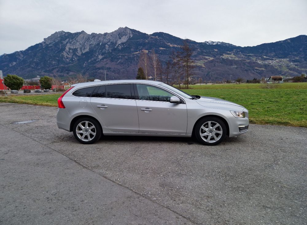 Volvo V60 D5 Momentum AWD