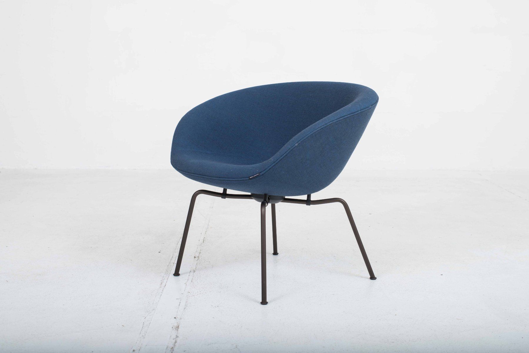Fritz Hansen Poltrone: Fritz Hansen Pot Sessel von Arne Jacobsen – Usato da Zürich venduto da STUZH38 4