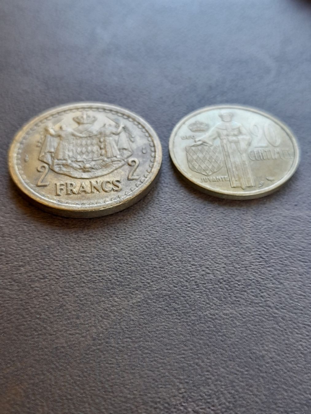 Tutti le monete: Monaco 2 Francs 1945 & 10 Cent 1962 – Usato da Basel venduto da Basel_20 4