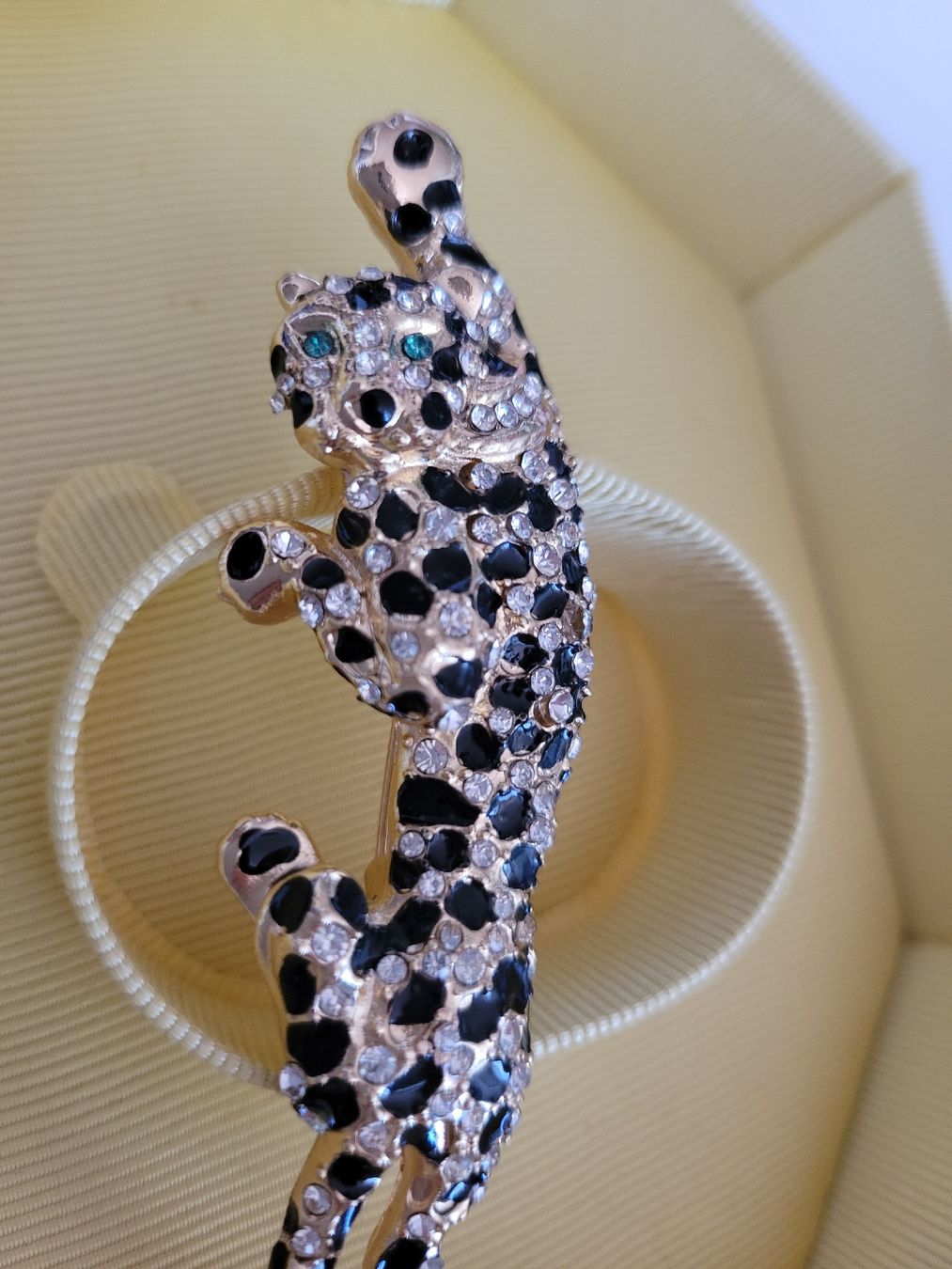 Spille & Fermagli: Superbe Broche Panthère – Dorée, Strass & Émail – Nuovo (secondo la descrizione) da Bernex venduto da Dariafr 3