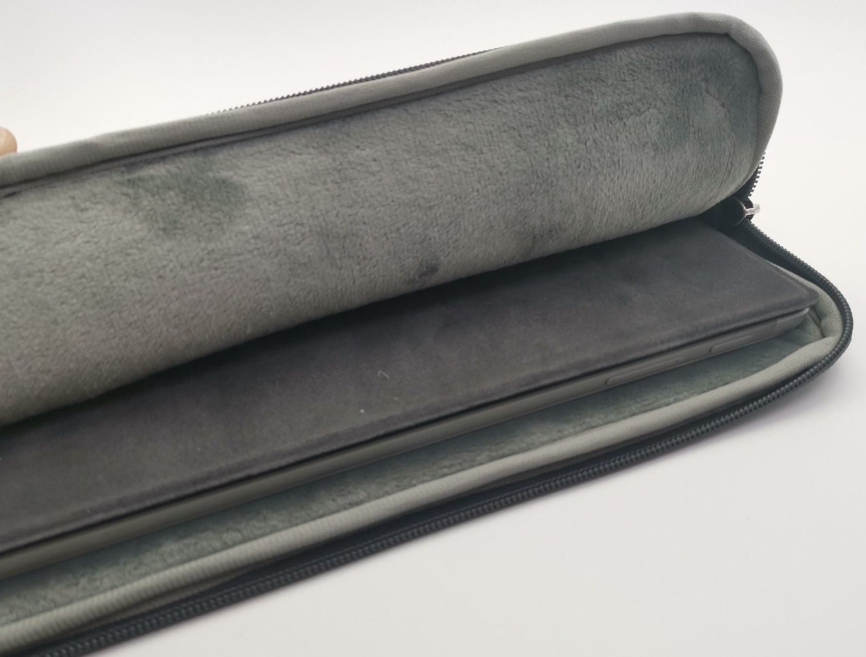 Borse: Microsoft Surface Pro Tasche - schwarz / 13" / 12.3" – Nuovo (secondo la descrizione) da Niederglatt ZH venduto da K1r7 8