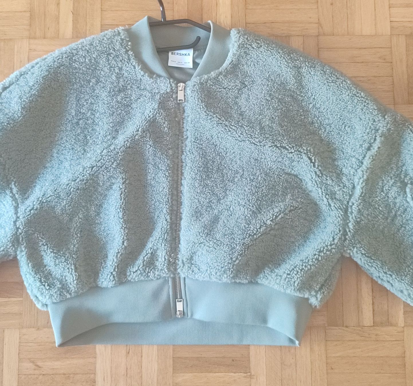 Bershka Jacken: Bershka Teddy Bomberjacke Grösse M  – Neu (gemäss Beschreibung) aus Waltenschwil von Bodensee84