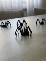 Halloween Decoration: 4 Plastic Spiders for your Party!