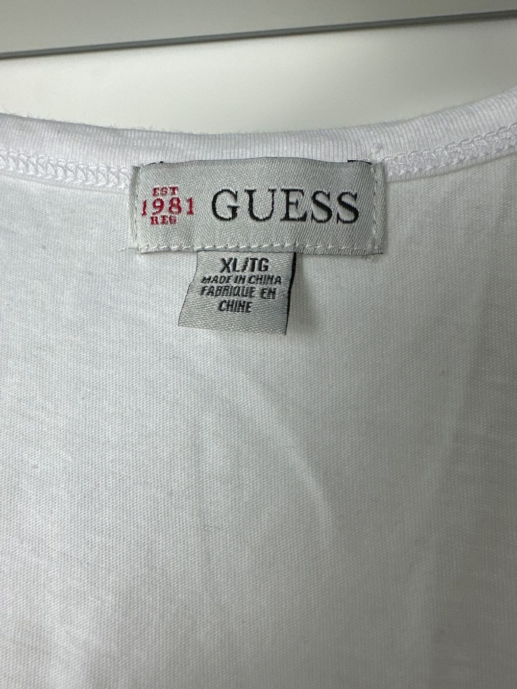 T-Shirts: T-Shirt von Guess XL – Gebraucht aus Aarburg von Tonija 3