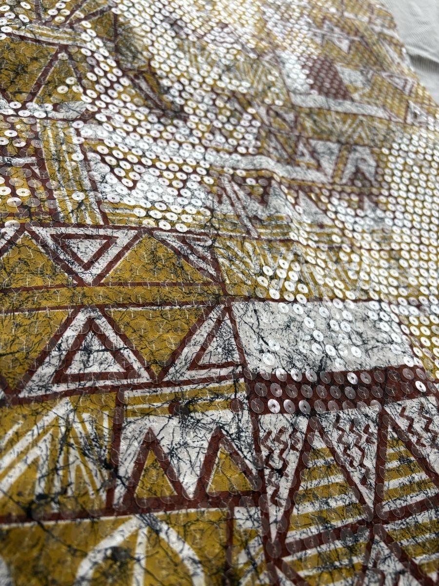 Tessuti: Pailletten Stoff mit afrikanischem Muster – Usato da Rümlang venduto da Sambas19 1