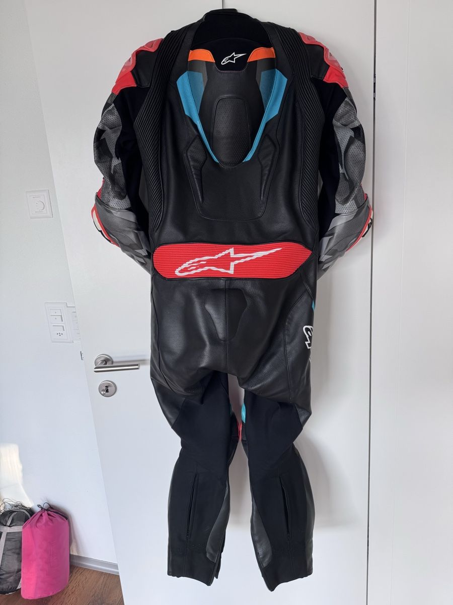 Alpinestars Lots de vêtements: Alpinestars Lederkombi 1-Teiler – D'occasion à Einigen par Noname_17 1