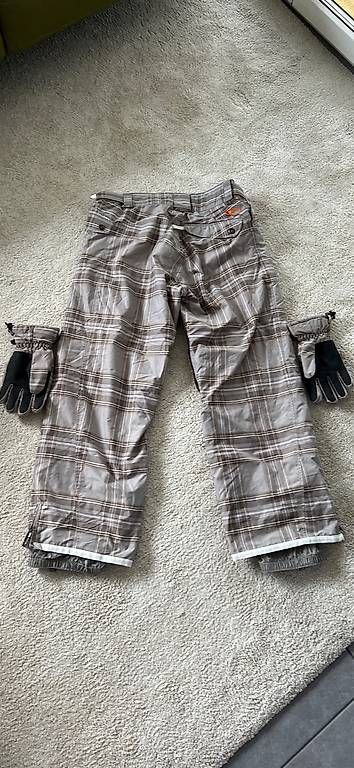 Pantaloni: ONEILL Snowboardhose Gr- 52. – Usato da Wangen ZH venduto da alexia022 1