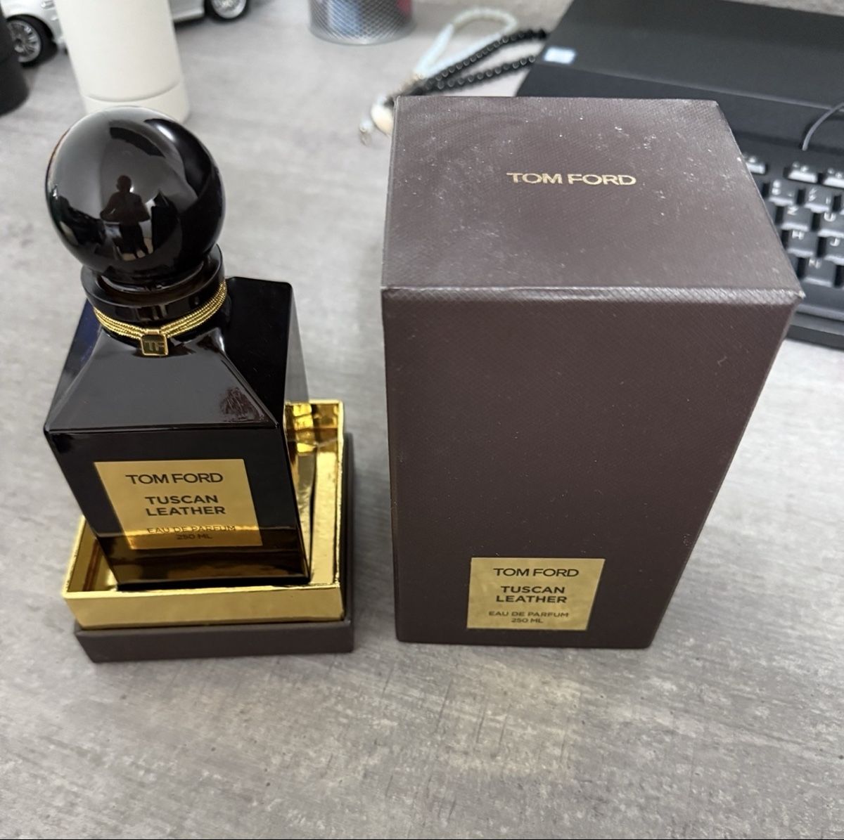 Bottiglie: Tom Ford Tuscan Leather Flasche – Usato da Dietlikon venduto da privat964