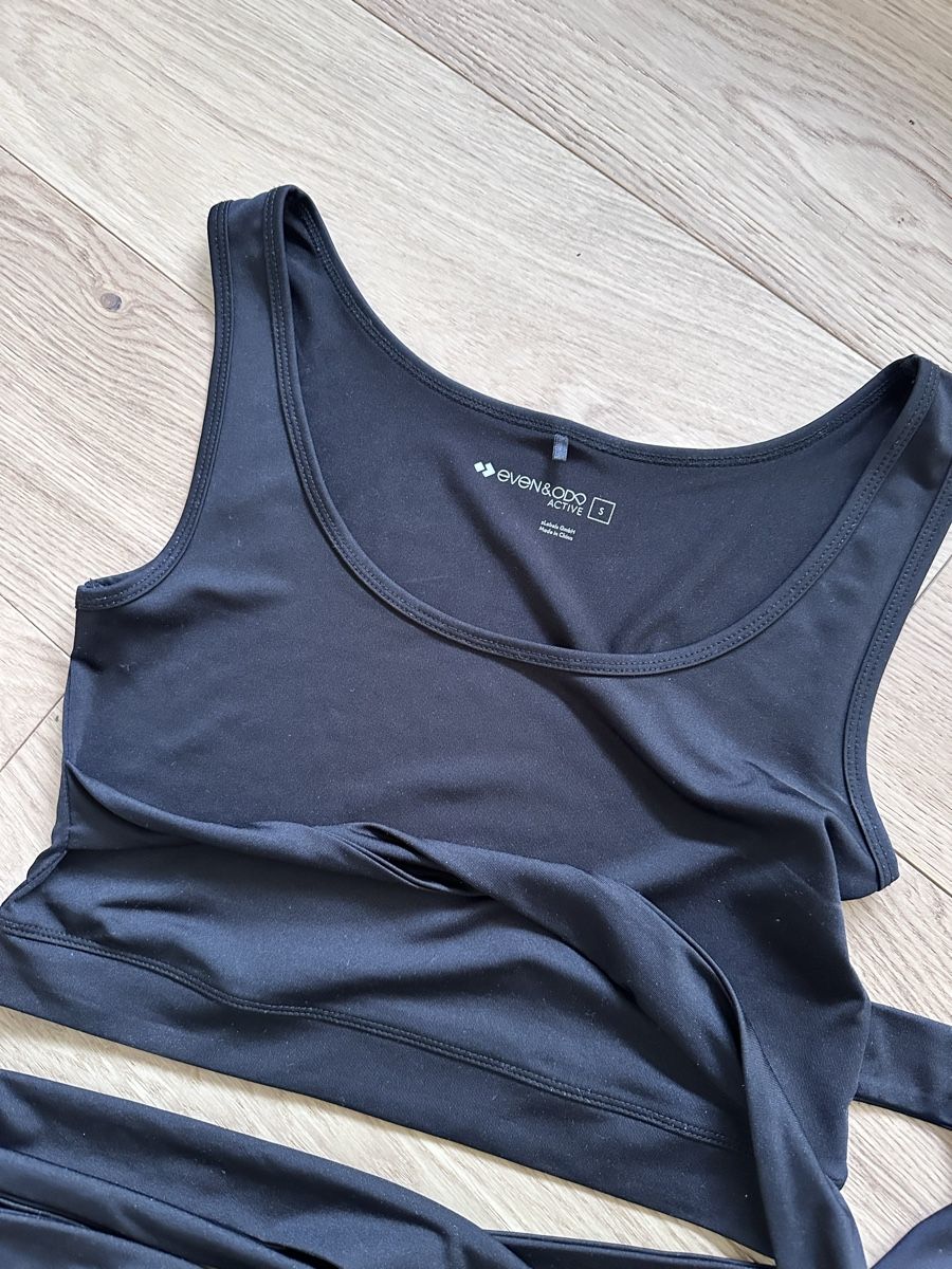 Top: Sport Top mit Bindegürtel – Nuovo (secondo la descrizione) da Küssnacht am Rigi venduto da annine.l.
