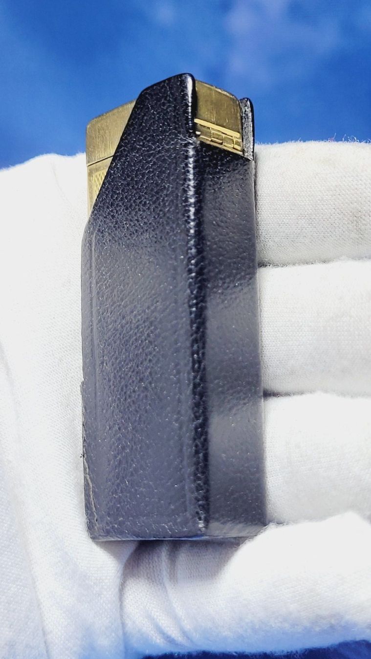 Dunhill Accendini: Dunhill Feuerzeug Benzin original Ledertasche & Box – Usato da Emmenbrücke venduto da Feuerzeugservice 7
