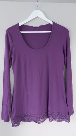 Lila Langarmshirt mit Spitze - wie Rosemunde, Gr.M - Modal