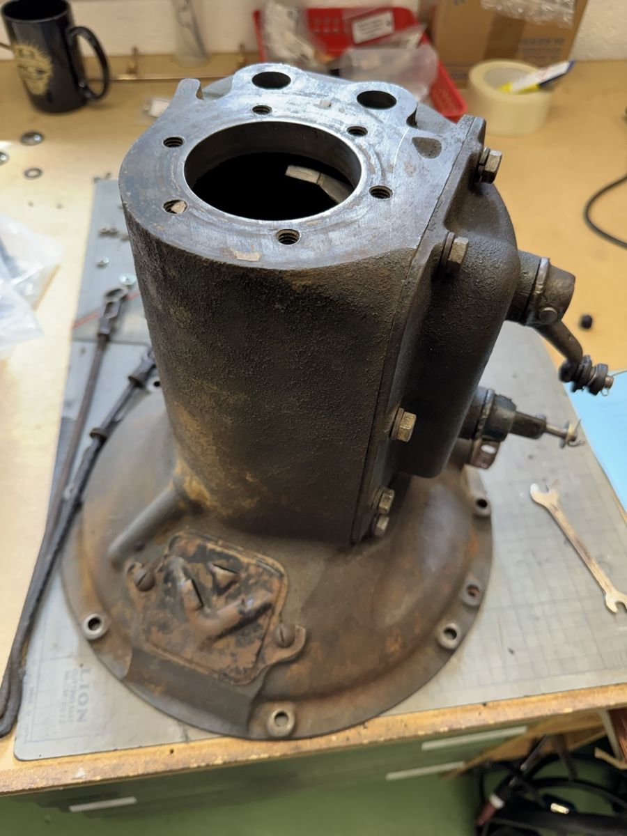 Ford Tutti pezzi di ricambio auto: Getriebe Glocke 1940er Ford zu Flathead V8 – Difettoso da Winterberg ZH venduto da Motti5 1