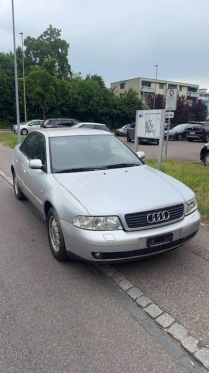 Automobili: Audi A4 B5 2.4 V6 Automat!  – Usato da Embrach venduto da siiviisii