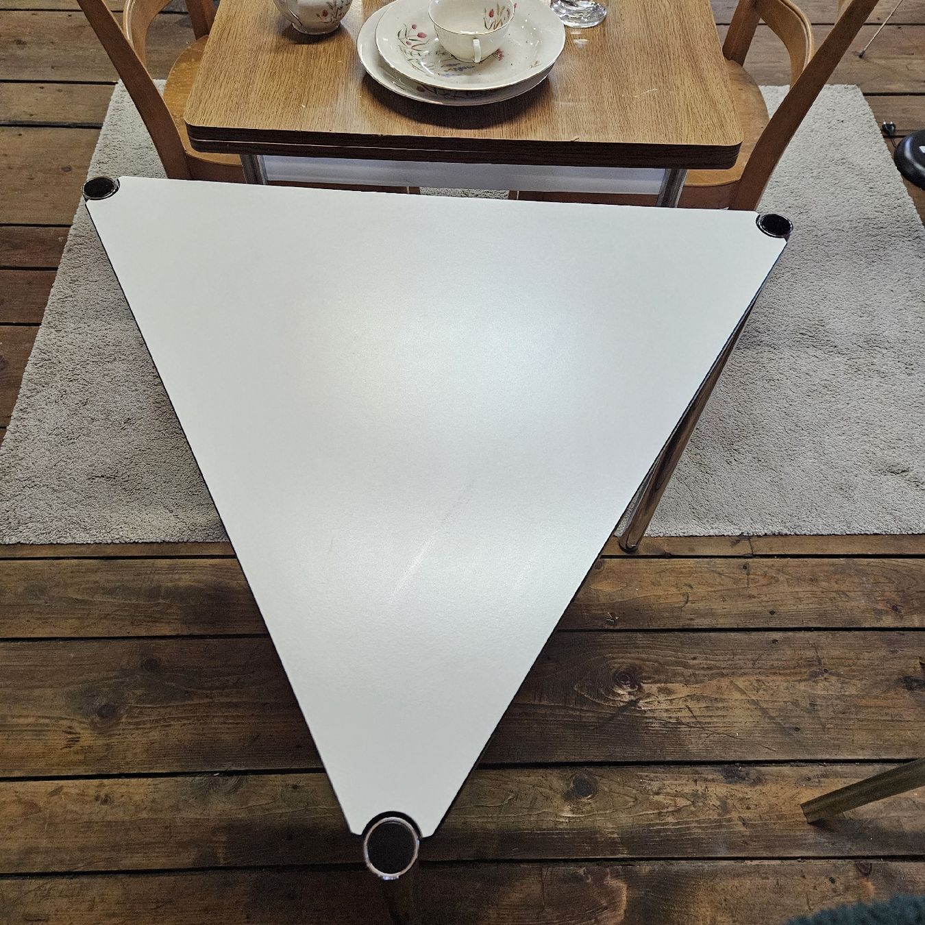 USM Scrivanie: USM Haller Dreieck Tisch – Usato da Villmergen venduto da bubblevintage 3