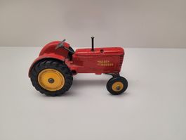 MASSEY HARRIS TRACTOR (DINKY TOYS) 1/43