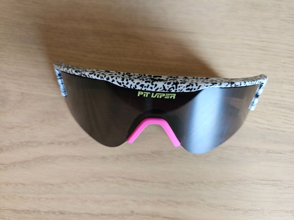https://img.ricardostatic.ch/images/1977c7b8-a401-4057-a044-abd1f89bd688/t_1000x750/pit-viper-try-hard-sunglasses