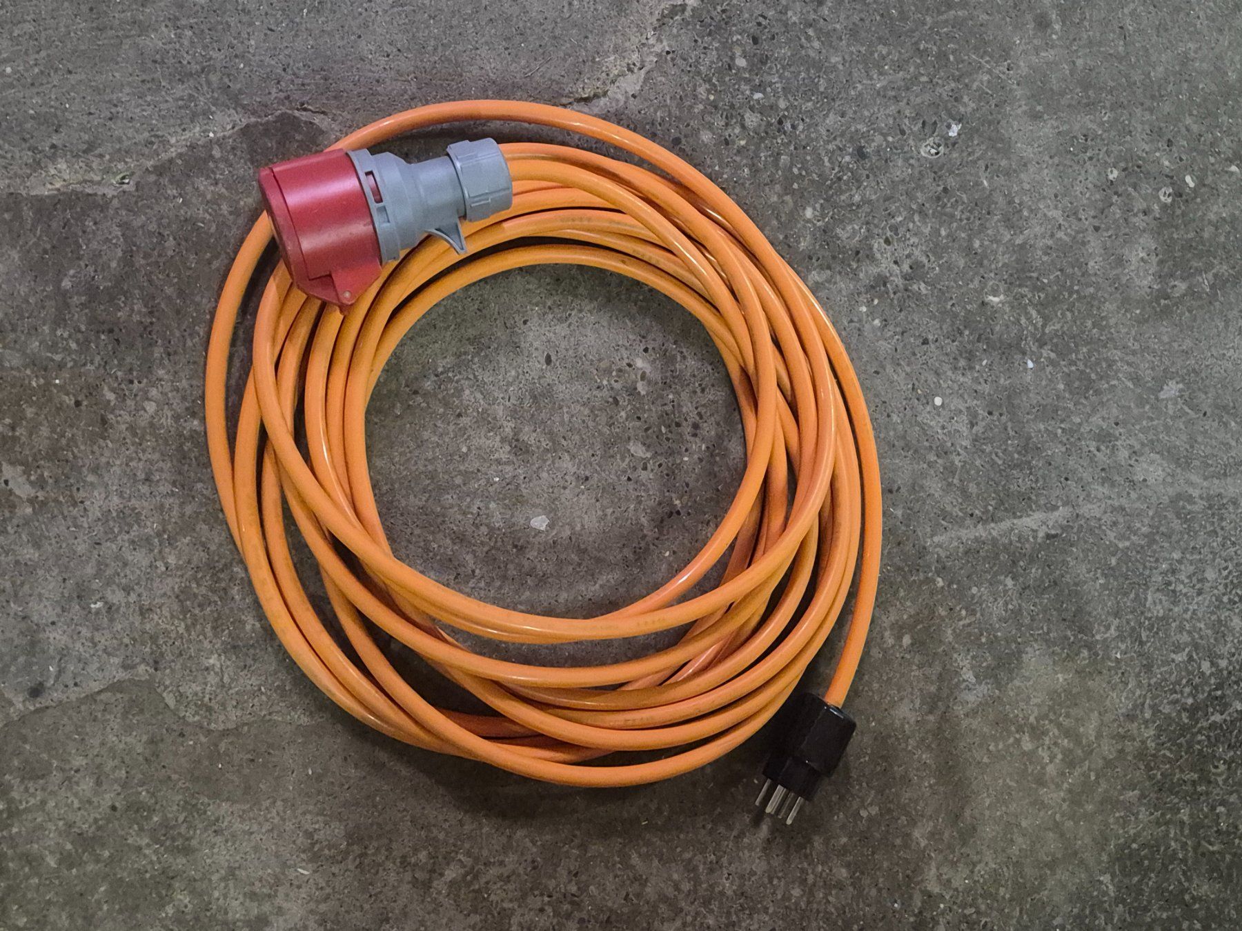 Radiatori: Fischer Elektroheizer 9000W mit Kabel gebraucht – Usato da Hugelshofen venduto da eo65 2