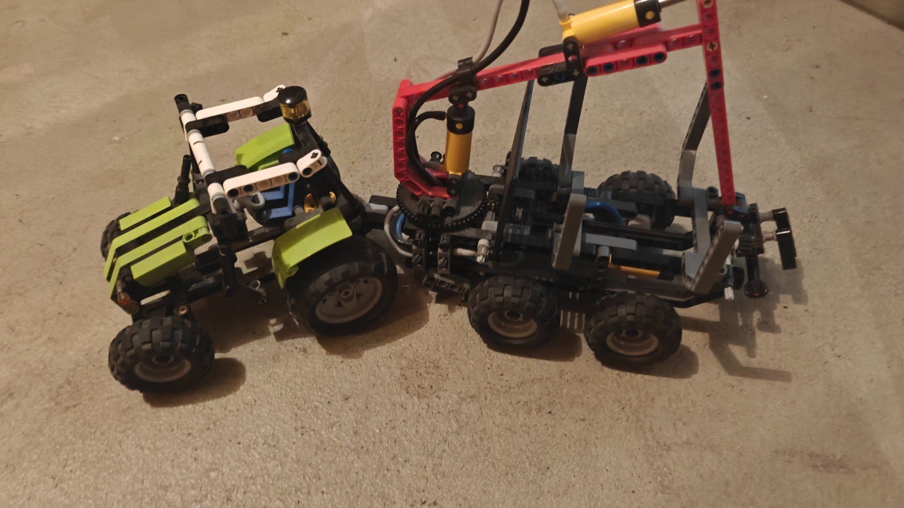 Lego Kit di costruzioni: LEGO Technic 8049 Traktor mit Forstanhänger / Holzkran – Usato da Kaltbrunn venduto da Boesi_1600 1