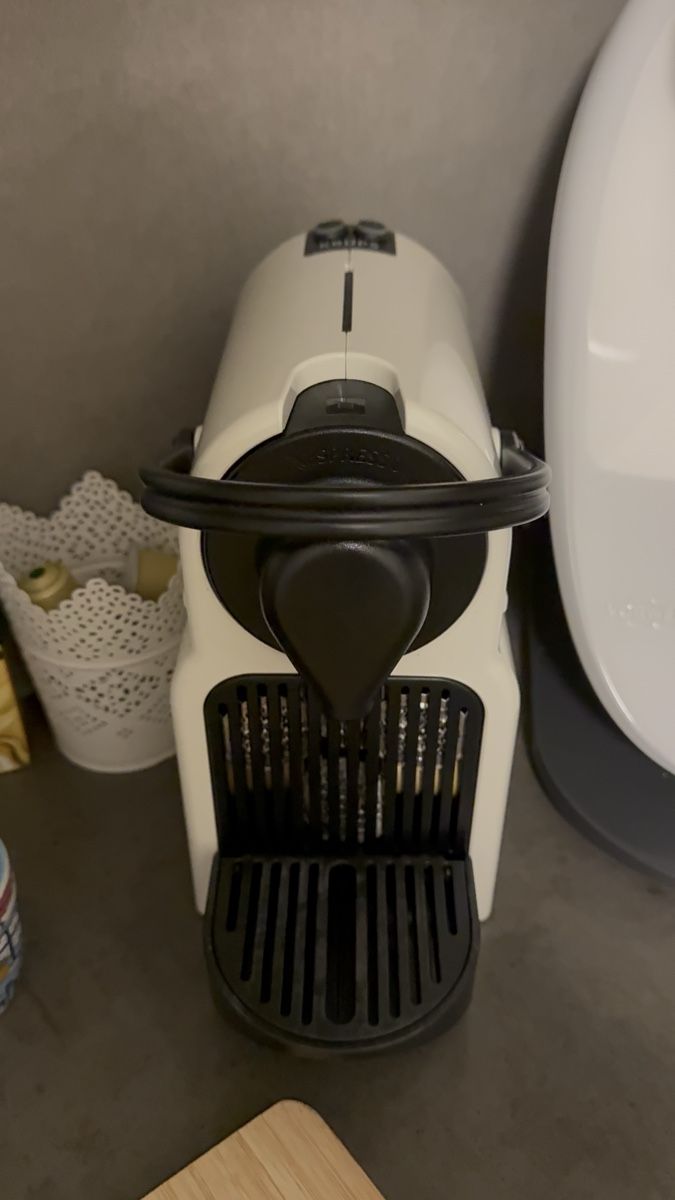 Nespresso Kaffeemaschinen & Espressomaschinen: Machine à café Krups Nespresso blanc – Gebraucht aus Belmont-Lausanne von Michelle_Srdr_