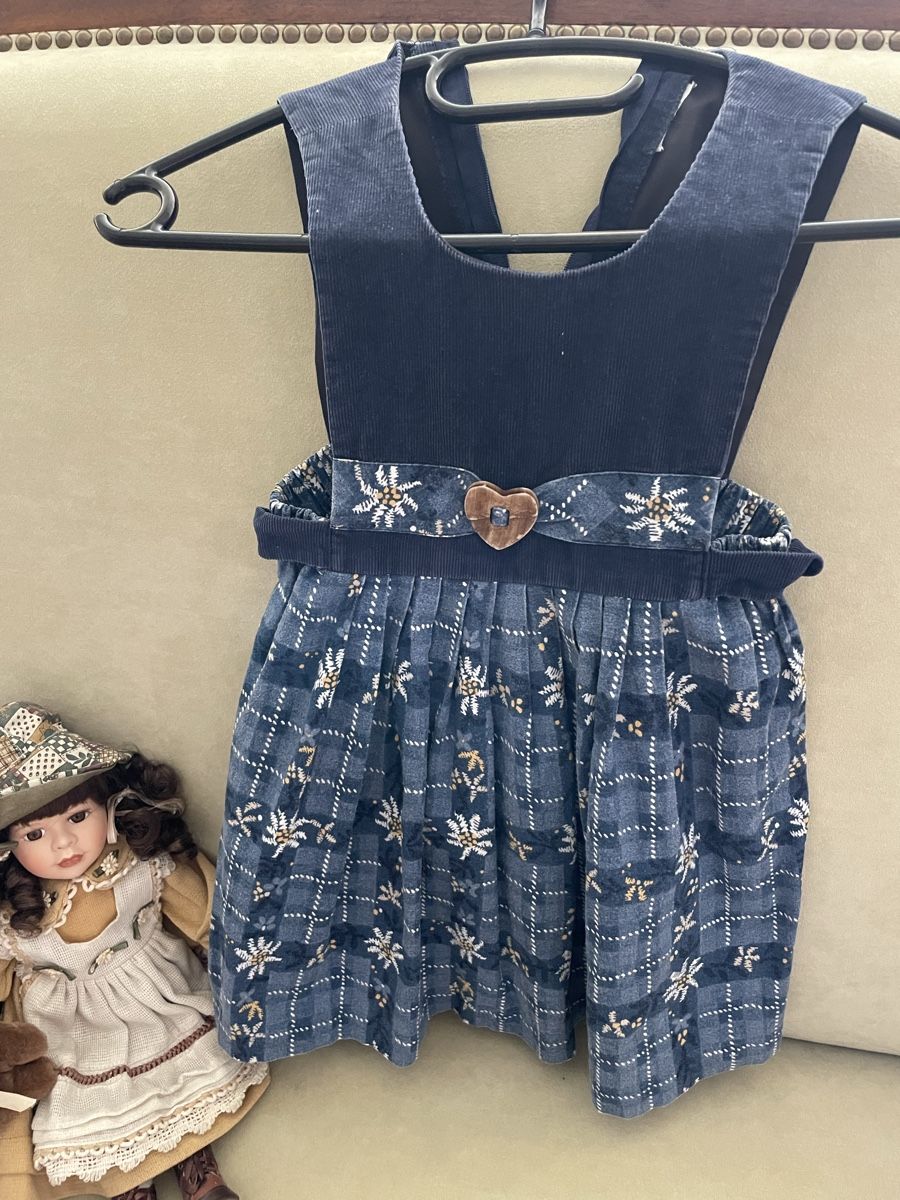 Vestiti & Gonne: Mädchen Dirndl Trachtenkleid Gr 104 dunkelblau  – Nuovo (secondo la descrizione) da Emmenbrücke venduto da Ladyboutique